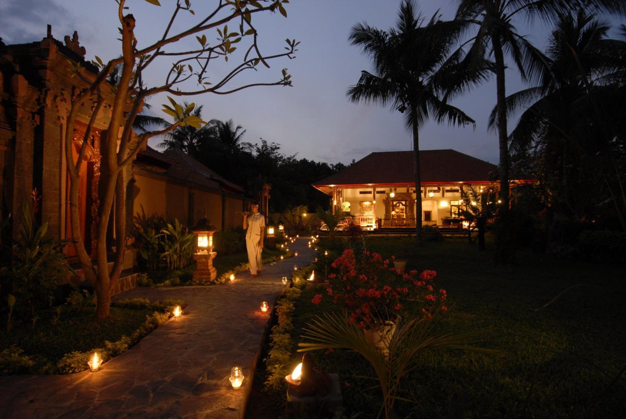 Banyualit Spa 'N Resort Lovina Exterior foto