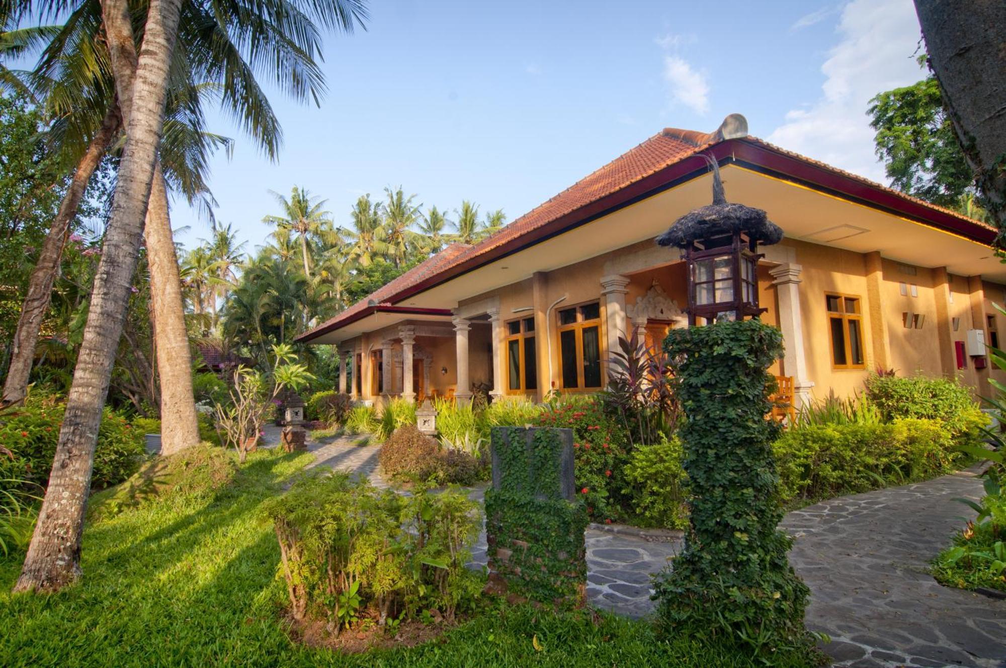 Banyualit Spa 'N Resort Lovina Exterior foto