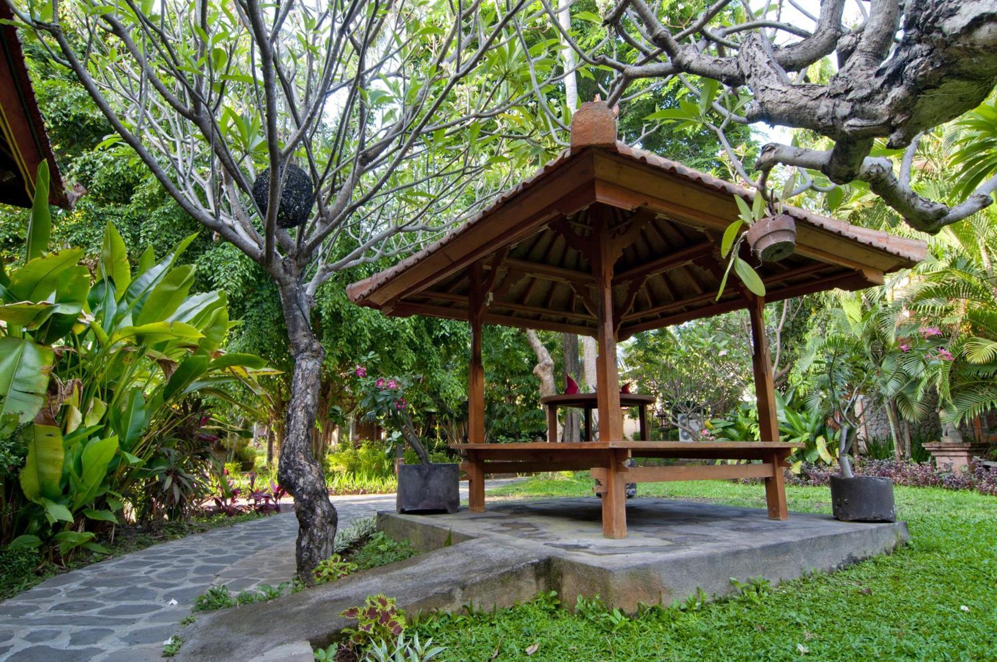 Banyualit Spa 'N Resort Lovina Exterior foto