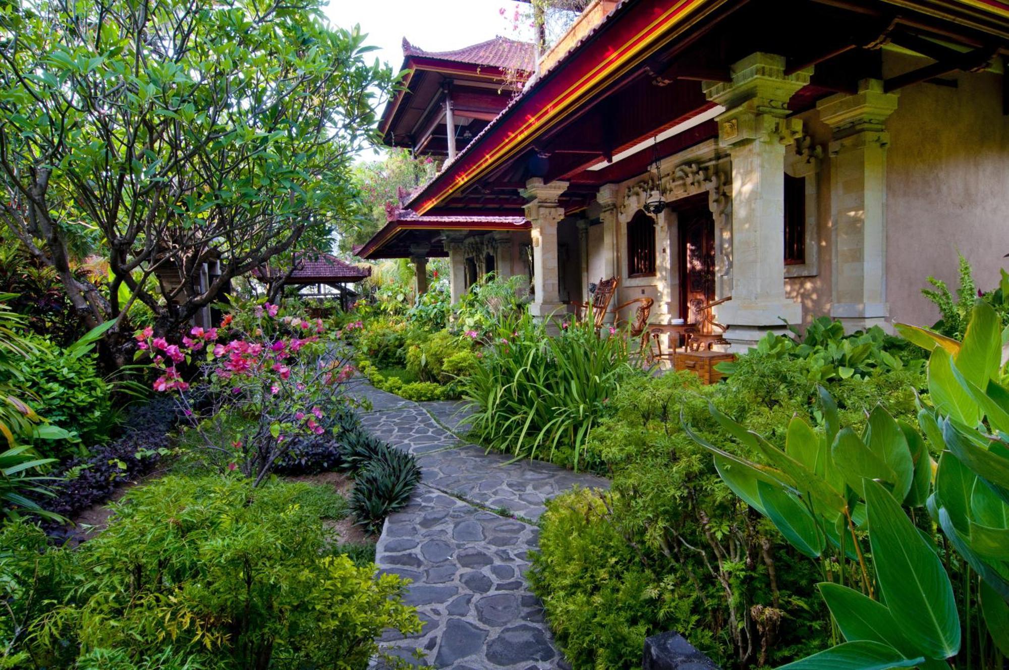 Banyualit Spa 'N Resort Lovina Exterior foto