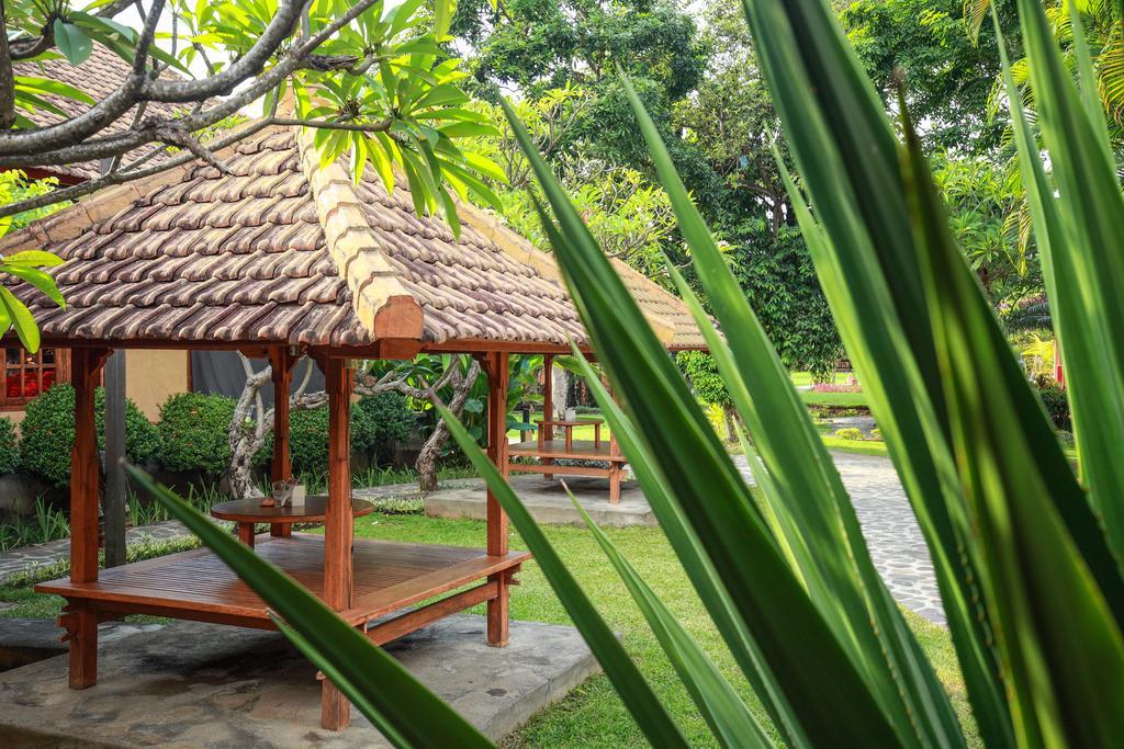 Banyualit Spa 'N Resort Lovina Exterior foto