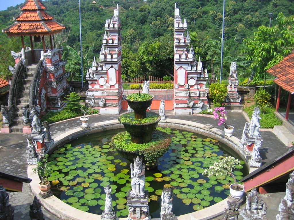 Banyualit Spa 'N Resort Lovina Exterior foto